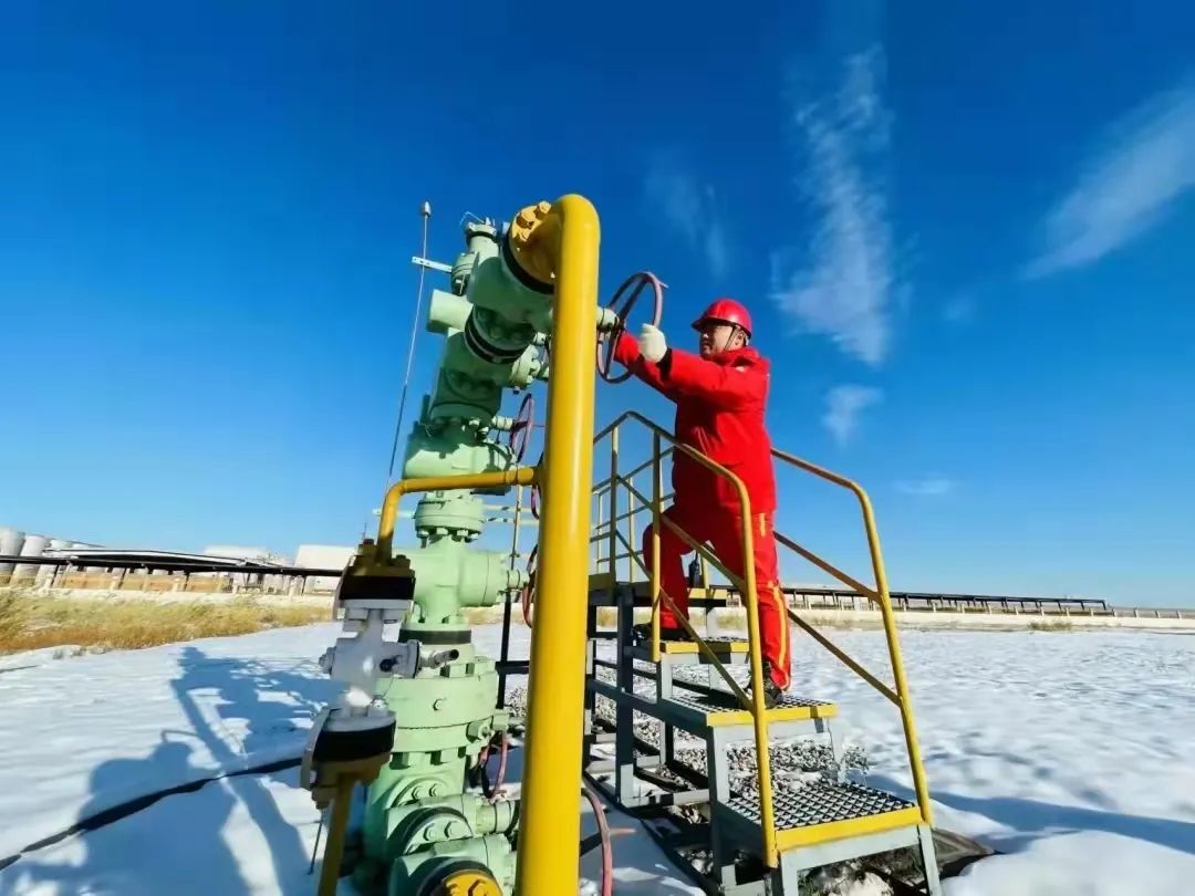 2025年以来主要定价方案的市场化程度进一步提升；中游天然气管网“五纵五横”骨干架构基本成型