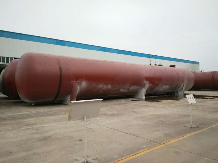 集成应用作物生长监测、环境精准调控、水肥综合管理、作业机器人等技术装备