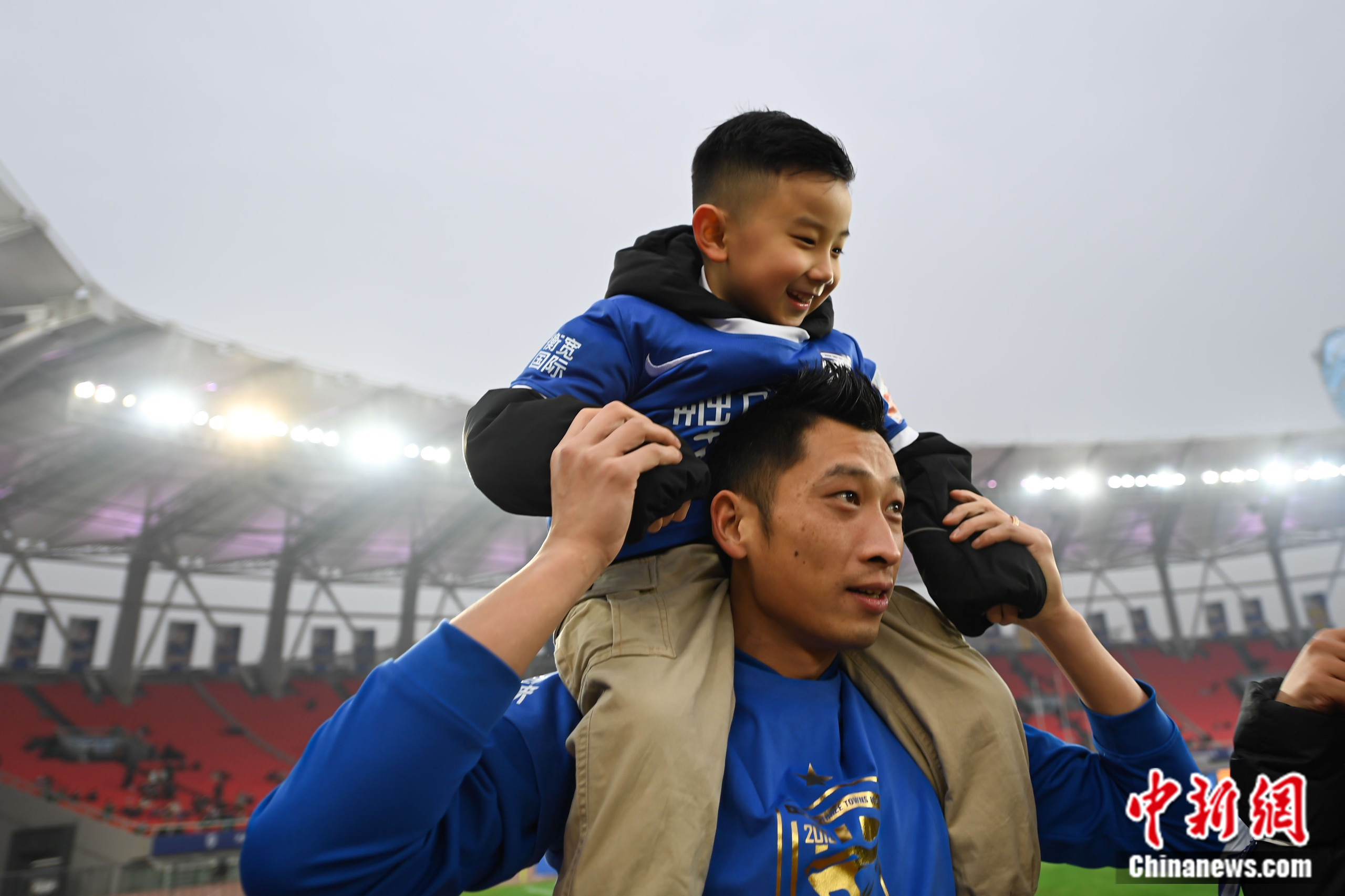 33岁中超首秀点燃职业生涯新篇章：吴飞引领武汉