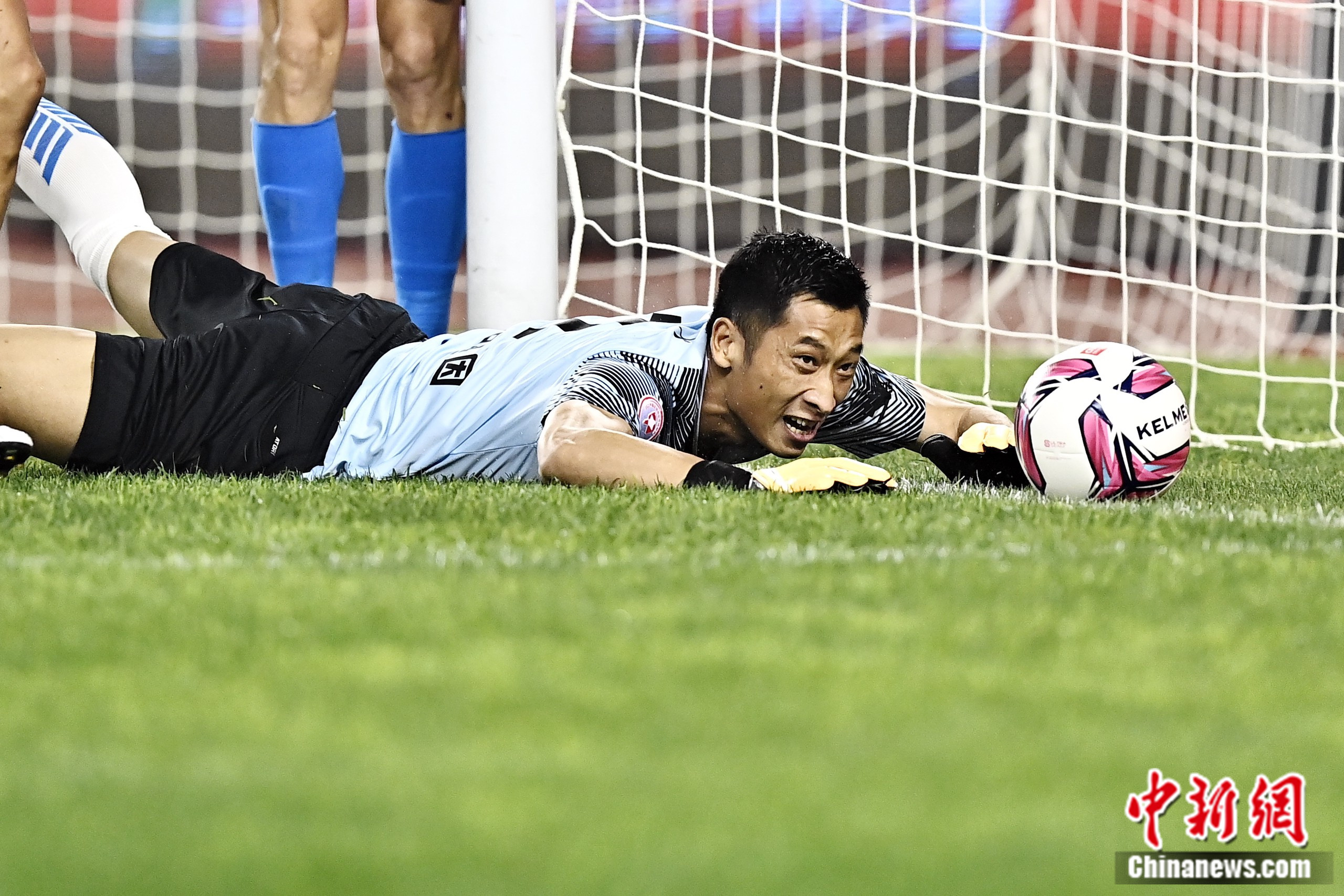 33岁中超首秀点燃职业生涯新篇章：吴飞引领武汉