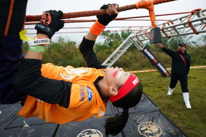 斯巴达勇士赛成都站圆满落幕 泥泞赛道见证勇士