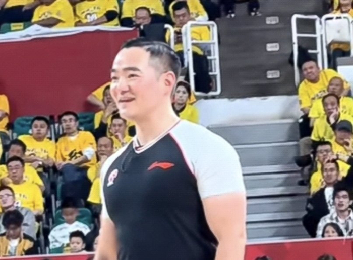 山西深圳对决陷入小动作风暴 裁判争议判罚激化