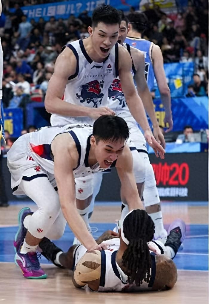 山东高速男篮四连败陷困境 邱彪面临季后赛生死